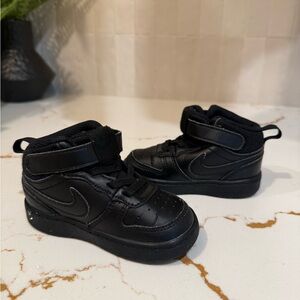 Nike Court Borough Mid 6C